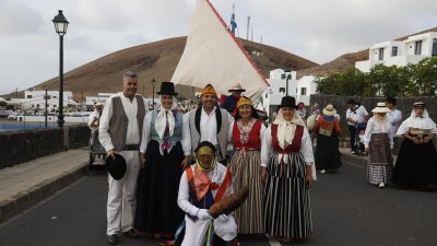 Ofrenda en la Romería de Los Dolores. 