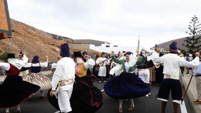 Ofrenda en la Romería de Los Dolores. 