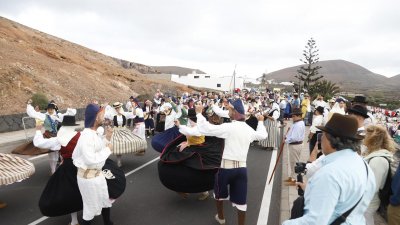 Ofrenda en la Romería de Los Dolores. 