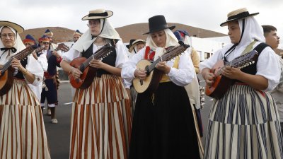 Ofrenda en la Romería de Los Dolores. 