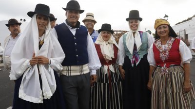 Ofrenda en la Romería de Los Dolores. 