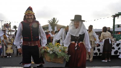 Ofrenda en la Romería de Los Dolores. 