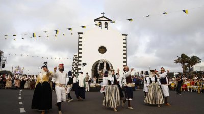 Ofrenda en la Romería de Los Dolores. 