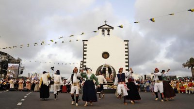 Ofrenda en la Romería de Los Dolores. 