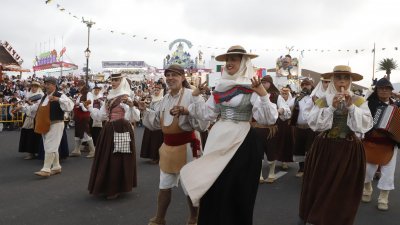 Ofrenda en la Romería de Los Dolores. 