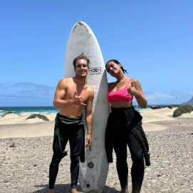 La modelo Lorena Duran después de surfear en Famara 