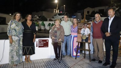 Descubrimiento de la placa en honor a José Luis Aparicio Morales (Fotos: La Voz)