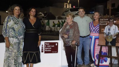 Descubrimiento de la placa en honor a José Luis Aparicio Morales (Fotos: La Voz)