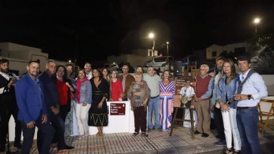 Descubrimiento de la placa en honor a José Luis Aparicio Morales (Fotos: La Voz)