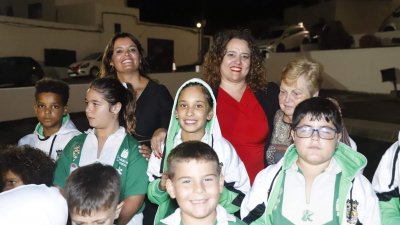 Descubrimiento de la placa en honor a José Luis Aparicio Morales (Fotos: La Voz)