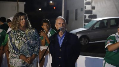 Descubrimiento de la placa en honor a José Luis Aparicio Morales (Fotos: La Voz)