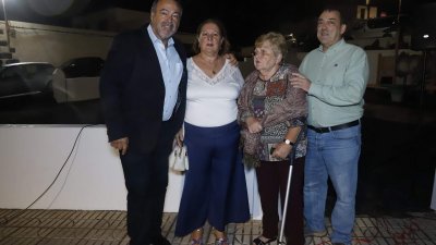 Descubrimiento de la placa en honor a José Luis Aparicio Morales (Fotos: La Voz)