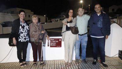 Descubrimiento de la placa en honor a José Luis Aparicio Morales (Fotos: La Voz)