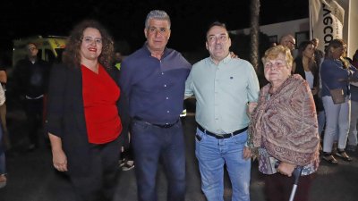 Descubrimiento de la placa en honor a José Luis Aparicio Morales (Fotos: La Voz)