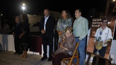 Descubrimiento de la placa en honor a José Luis Aparicio Morales (Fotos: La Voz)