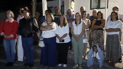 Descubrimiento de la placa en honor a José Luis Aparicio Morales (Fotos: La Voz)