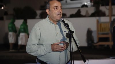Descubrimiento de la placa en honor a José Luis Aparicio Morales (Fotos: La Voz)