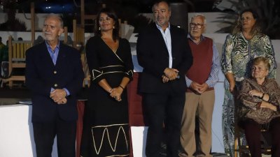 Descubrimiento de la placa en honor a José Luis Aparicio Morales (Fotos: La Voz)