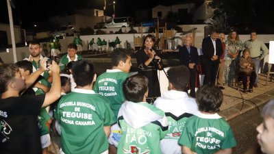 Descubrimiento de la placa en honor a José Luis Aparicio Morales (Fotos: La Voz)