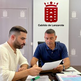 El presidente del Cabildo de Lanzarote, Oswaldo Betancort, y el consejero Jesús Machín Tavío. Foto: Cabildo de Lanzarote.