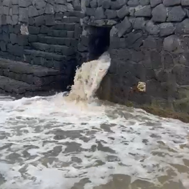 Vertido de aguas al mar en la zona del Real Club Náutico en Arrecife
