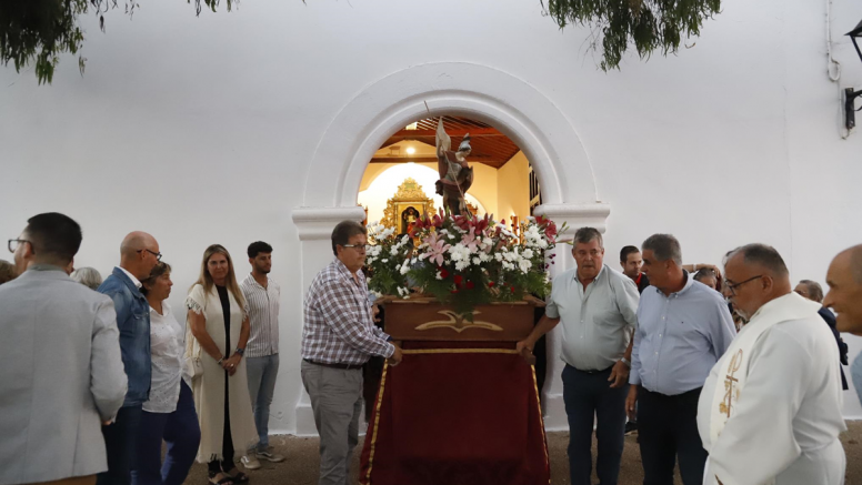 Procesión en honor a San Miguel Arcángel. Foto: La Voz