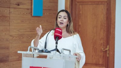 Coloquio de Francina Armengol sobre el futuro del turismo. Fotos: PSOE y Juan Mateos.