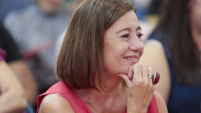 Coloquio de Francina Armengol sobre el futuro del turismo. Fotos: PSOE y Juan Mateos.