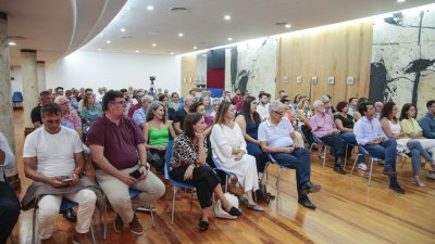 Coloquio de Francina Armengol sobre el futuro del turismo. Fotos: PSOE y Juan Mateos.