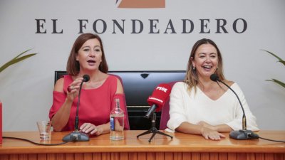 Coloquio de Francina Armengol sobre el futuro del turismo. Fotos: PSOE y Juan Mateos.