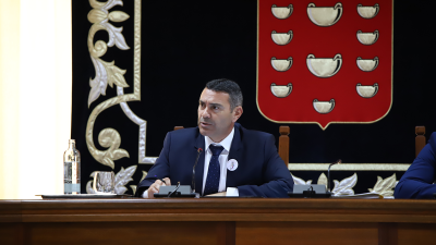 Oswaldo Betancort durante el Pleno Ordinario del Cabildo de Lanzarote