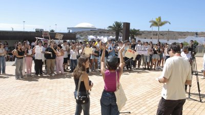 Estudiantes de bachillerato salen a la calle en Arrecife para pedir un examen PAU "más justo"