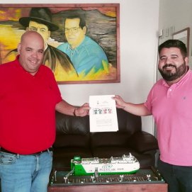 Firma del acuerdo de colaboración entre la empresa Plus Car y el 'Club de Balonmano Zonzamas'