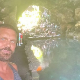 Nacho Vidal en Jameos del Agua en Lanzarote