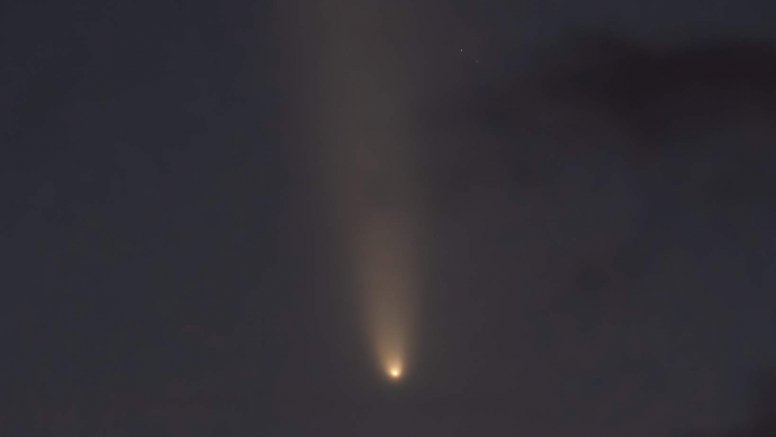 El "cometa del siglo" a su paso por Lanzarote. Foto: Juan Méndez.