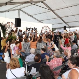 Visita del grupo de mayores a la Feria de Artesanía