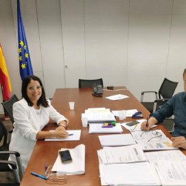 Karina Centeno junto al director del Instituto Canario de la Vivienda, Antonio Jesús Ortega