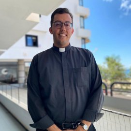 El sacerdote arrecifeño Alejandro Carmona (Foto. Andrea Domínguez)
