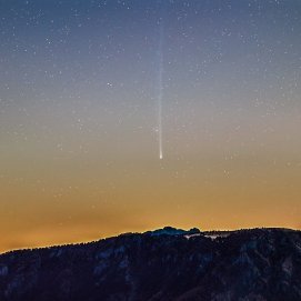 Imagen del cometa el viernes por la noche desde Cataluña (Foto: Dídac Mesa Romeu)