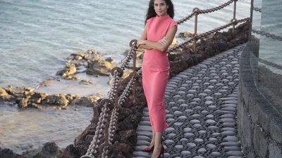 'Azul: el mar y la mujer en perspectiva’, exposición de Patricia Yurena