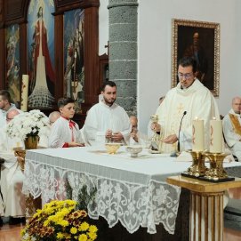 Alejandro Carmona en su primera misa en Arrecife