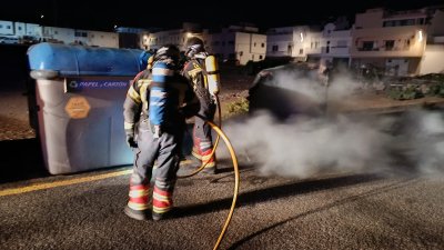 Noche de quema de contenedores. Fotos: Consorcio de Seguridad y Emergencias.