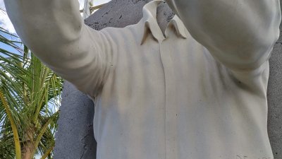 Esculturas del muelle deportivo de La Marina. 