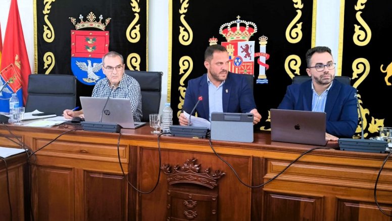 El alcalde de Arrecife, Yonathan de León, y el Teniente Alcalde, Echedey Eugenio