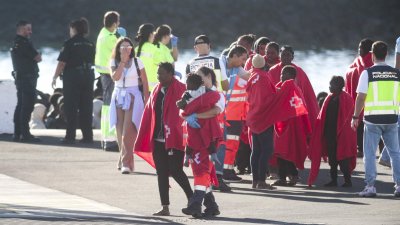 Atención de migrantes en Puerto Naos, 2 de noviembre 