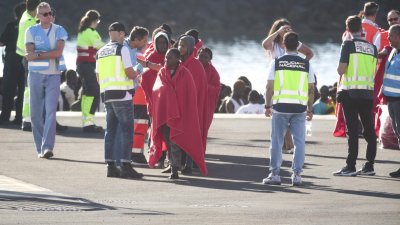 Atención de migrantes en Puerto Naos, 2 de noviembre 
