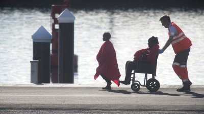 Atención de migrantes en Puerto Naos, 2 de noviembre 