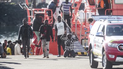 Atención de migrantes en Puerto Naos, 2 de noviembre 