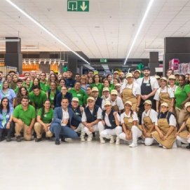 Equipo de Hiperdino en la inauguración de la tienda de Argana Alta en Arrecife
