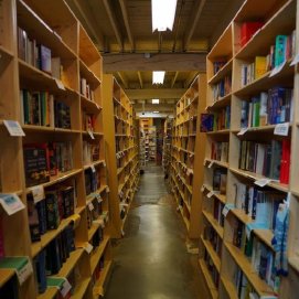 Fotografía de una biblioteca 